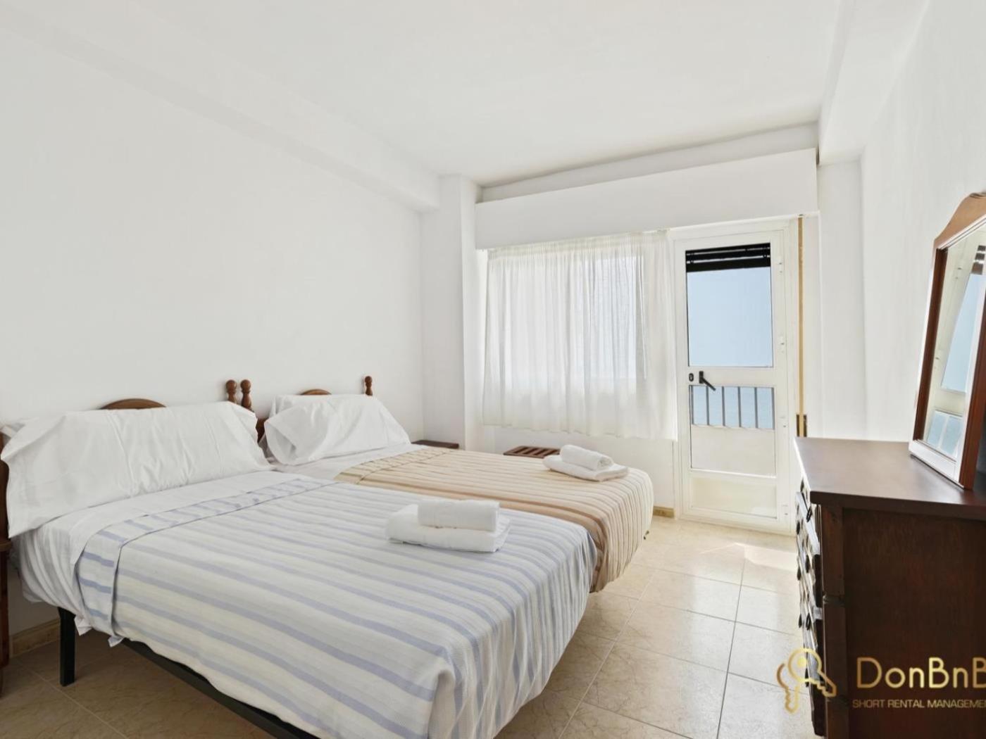 Apartamento Con Piscina En La Primera Linea De Playa De 푸엔히롤라 객실 사진