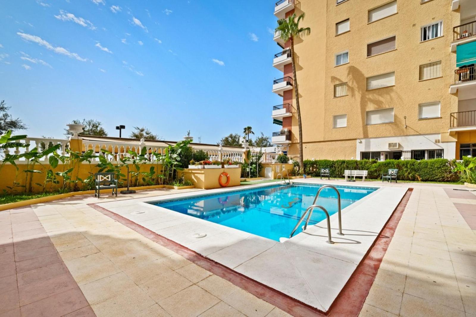 Apartamento Con Piscina En La Primera Linea De Playa De 푸엔히롤라 외부 사진