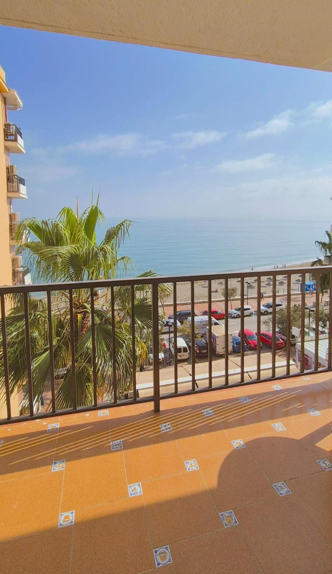 Apartamento Con Piscina En La Primera Linea De Playa De 푸엔히롤라 외부 사진